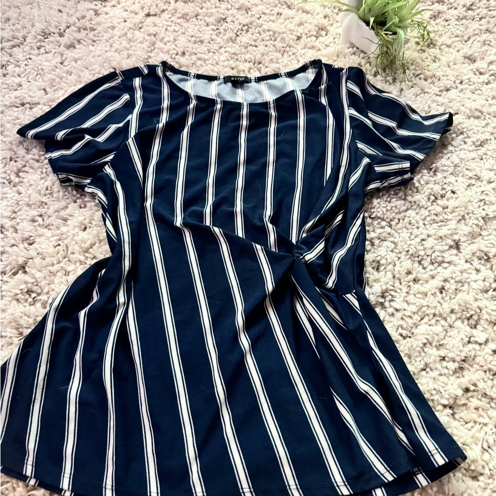 AUW Navy and white striped flowy top with a cute crewneck design